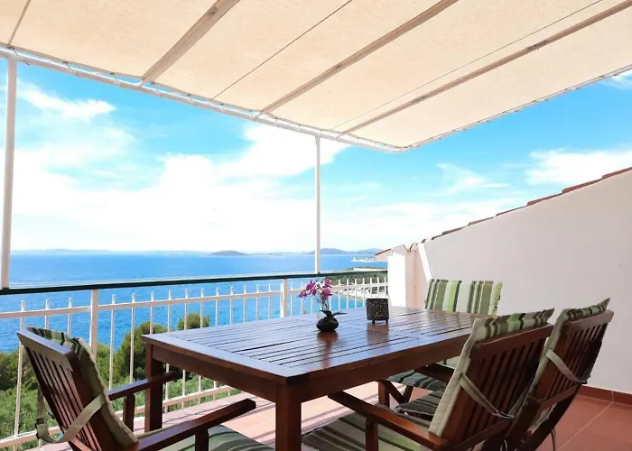 In With Sea View, Terrace, Air Conditioning, W-lan 5026-1 Appartement Murter